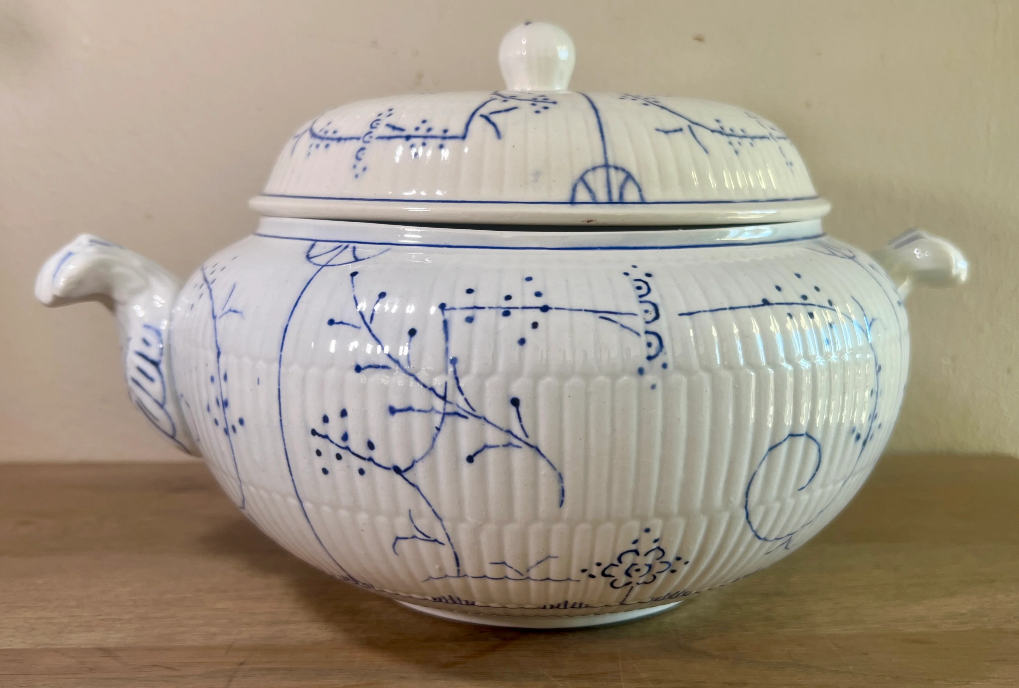 Soepterrine – Boch – decor COPENHAGUE uitgevoerd in blauw – vorm SAXE