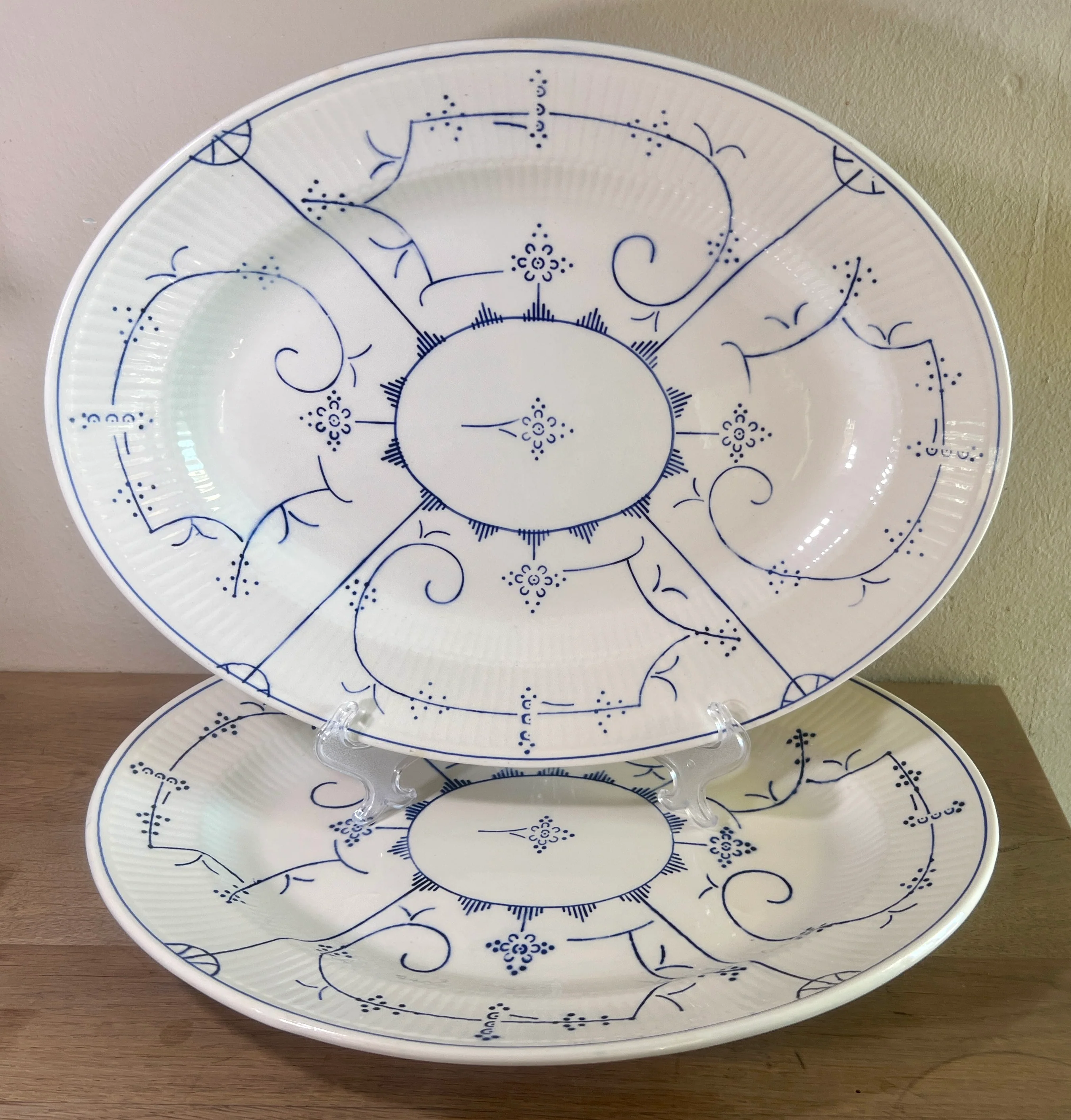 Bord / Schaal – ovaal, plat, model – Boch – décor COPENHAGUE uitgevoerd in blauw (maat 4)