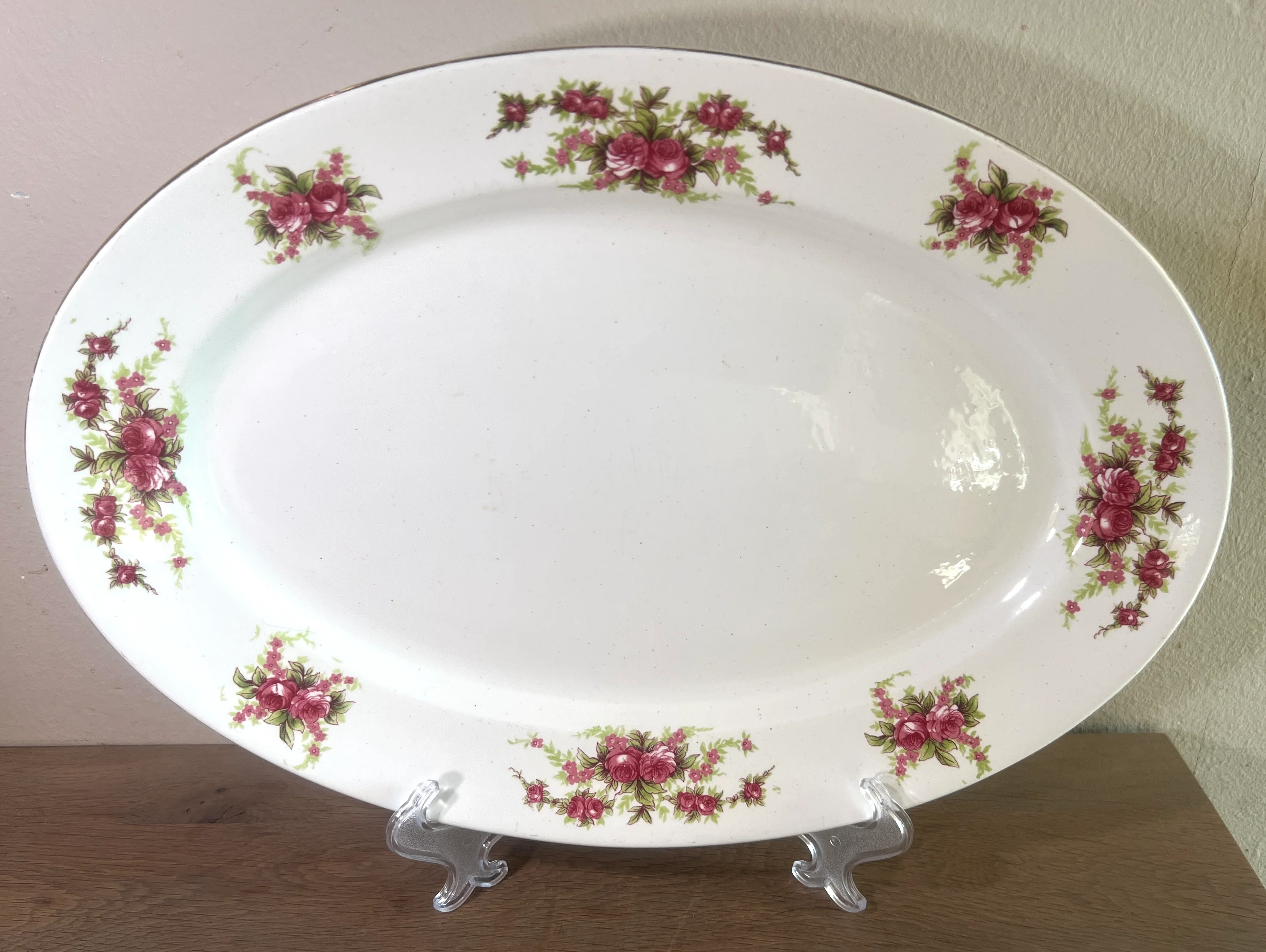Schaal / Bord – groter, ovaal, model – Boch – decor DUBBELROOSJE met goudkleur randen