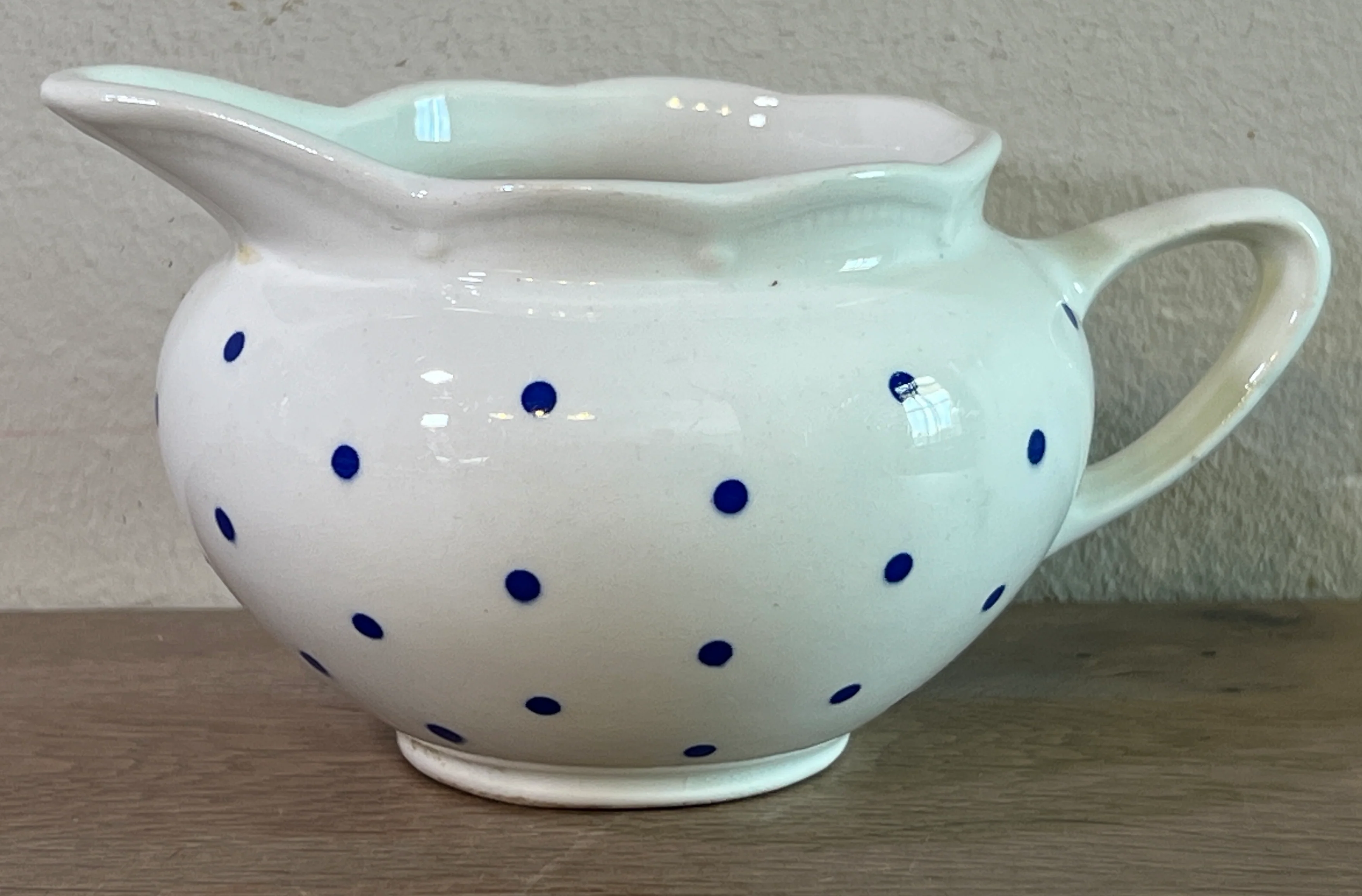 Melkkan – Boch – vorm FESTIVAL – decor POIS (blauwe stippen/erwten)