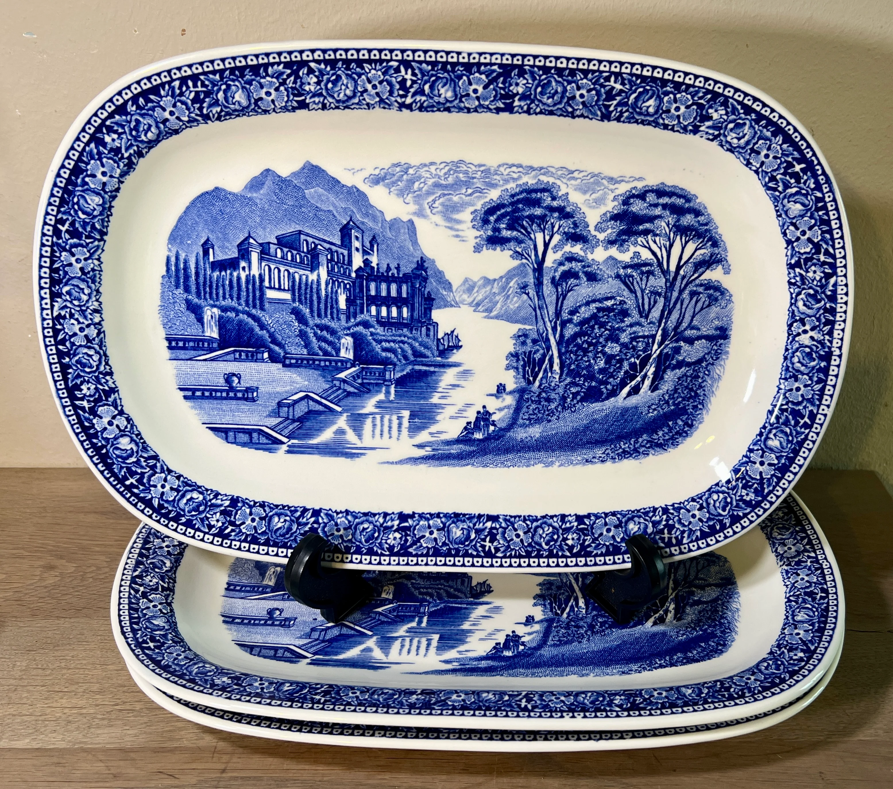 Schaal / Presenteerschaal – Royal Sphinx – decor OLD ENGLAND uitgevoerd in blauw