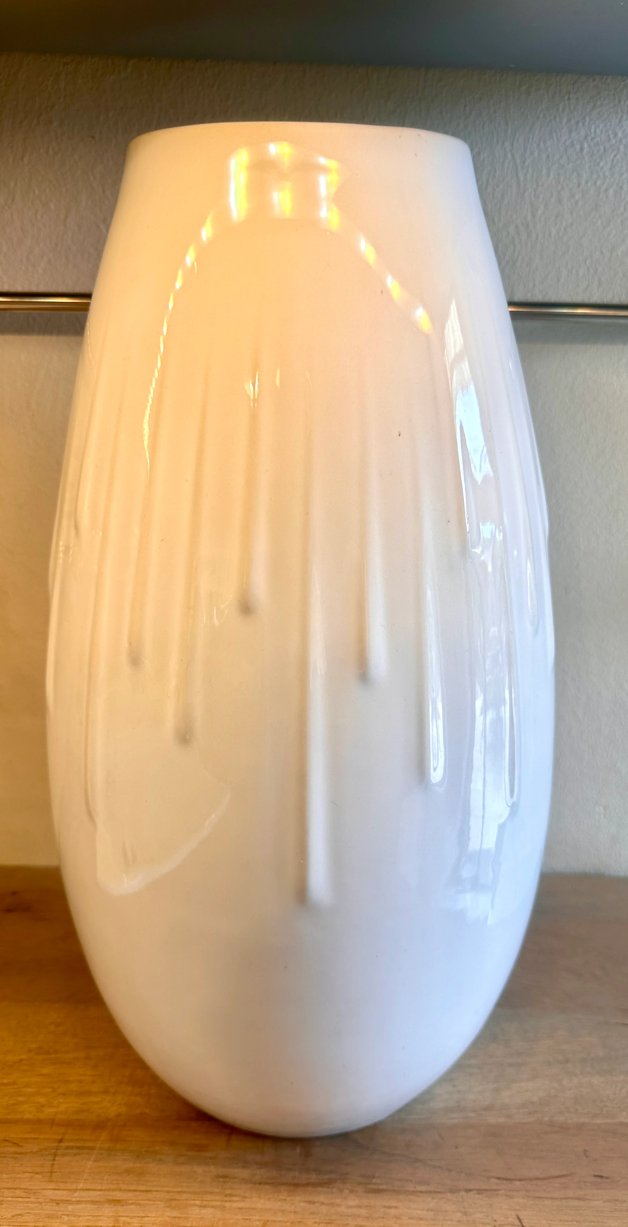 Druppelvaas / Bodemvaas – Royal Sphinx – uitgevoerd in geheel wit naar ontwerp van Otmar Lochschmidt