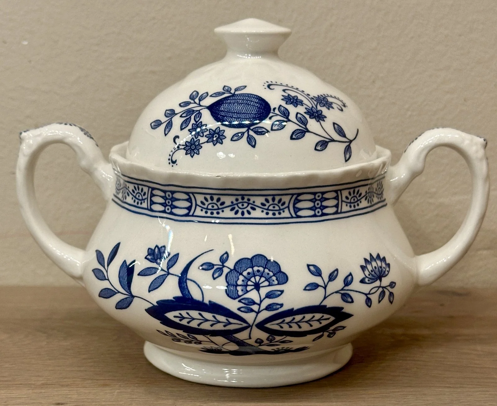 Suikerpot – Enoch Wedgwood Tunstall Ltd. – décor BLUE HERITAGE Suikerpot – Enoch Wedgwood Tunstall Ltd. – décor BLUE HERITAGE