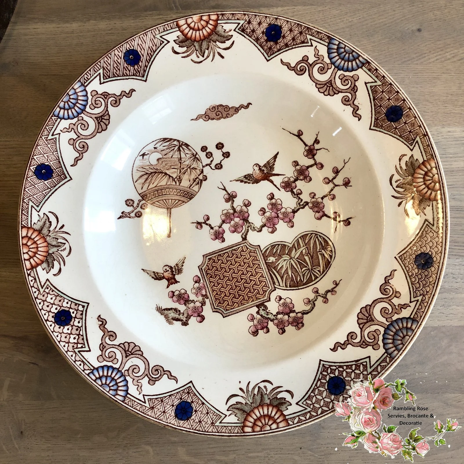 Diep bord – Furnival – decor Formosa bruin (Aesthetics movement). Diep bord – Furnival – decor Formosa bruin (Aesthetics movement).