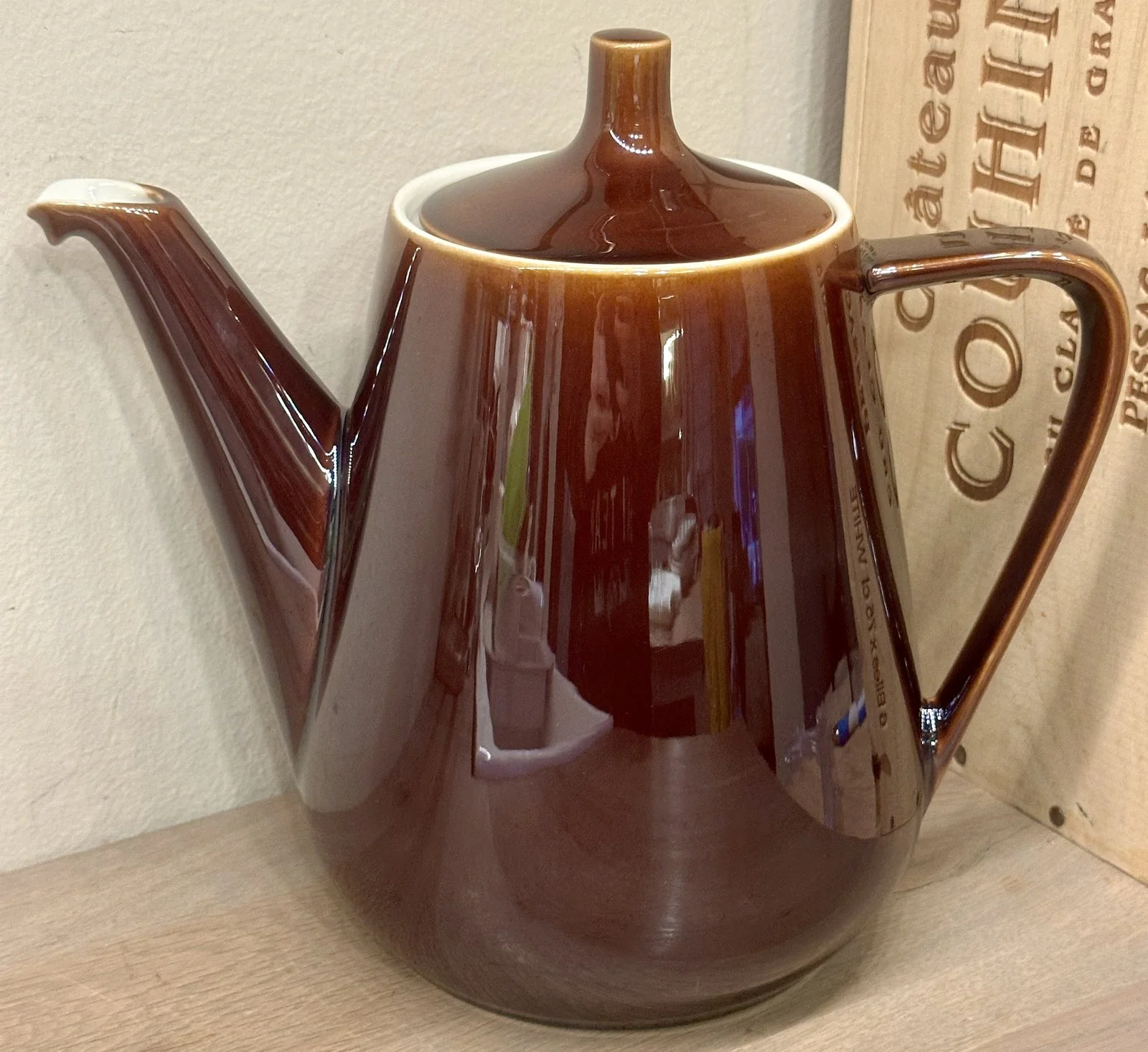 Koffiepot – vrij groot model – Villeroy & Boch – Made in Luxembourg – gemaakt in donkerbruin keramiek