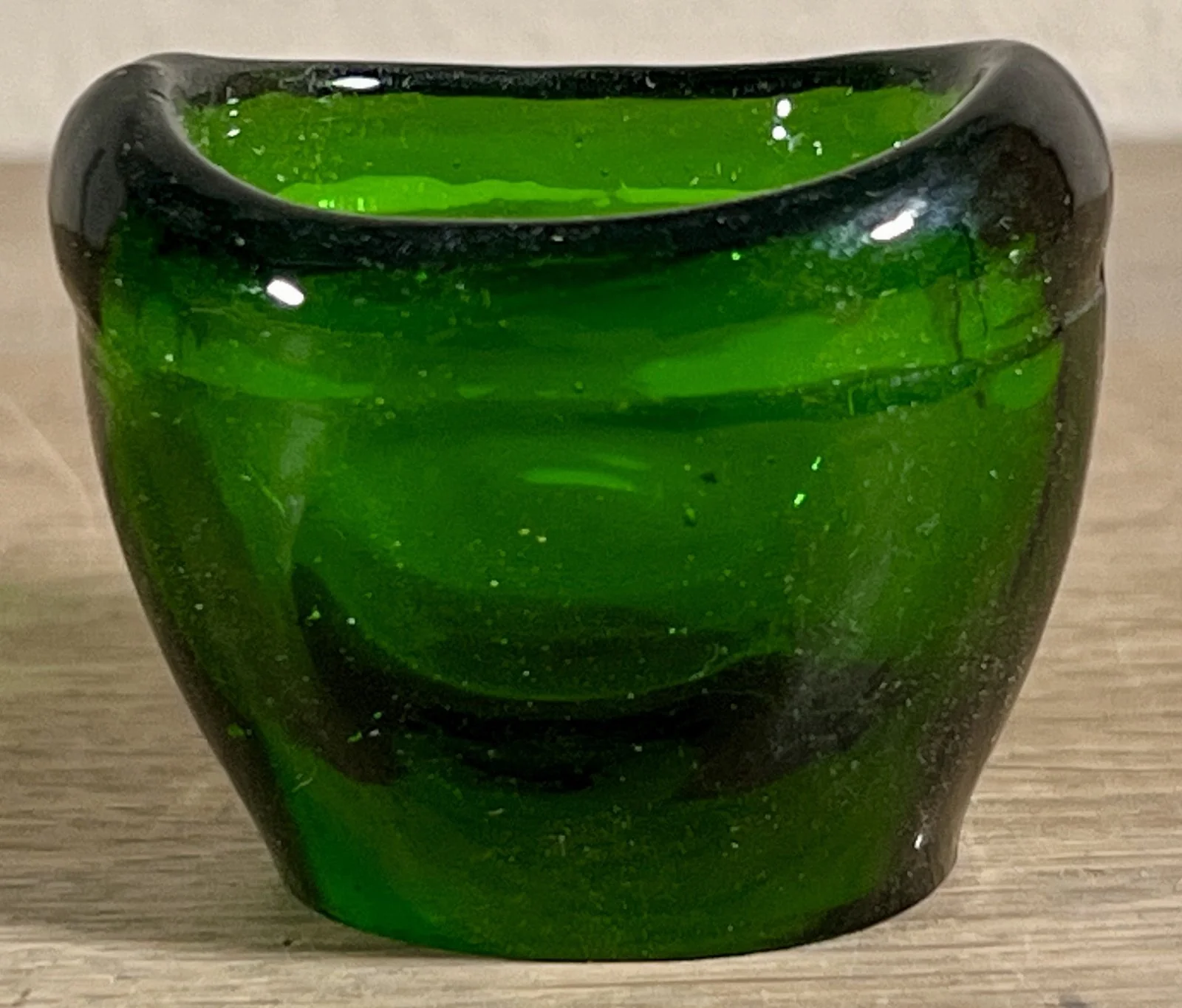 Oogbad / Oogglas – groen glazen, lager, model met vingerinkepingen – ongemerkt