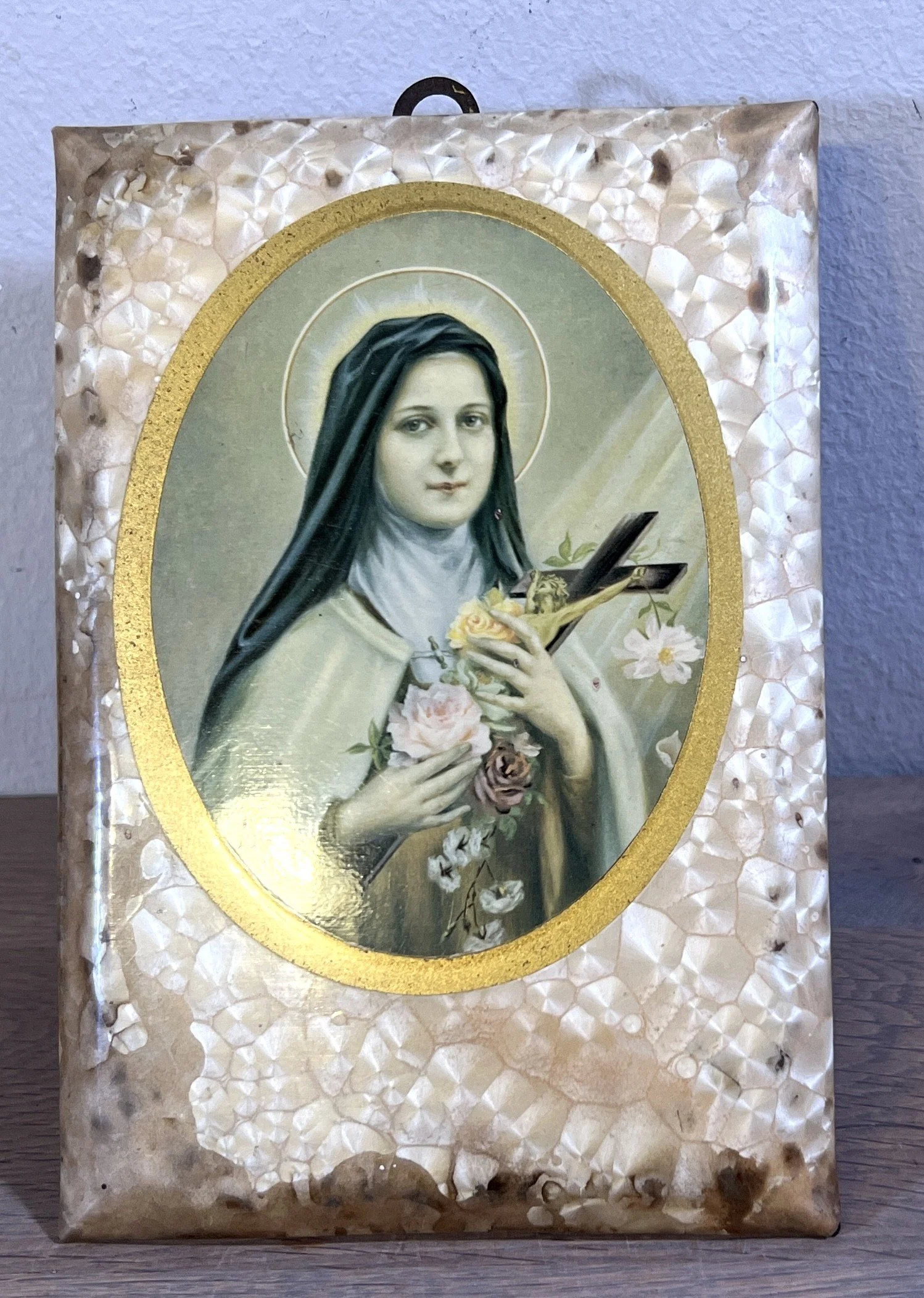 Lijstje van kunststof met afbeelding van de Heilige Theresia