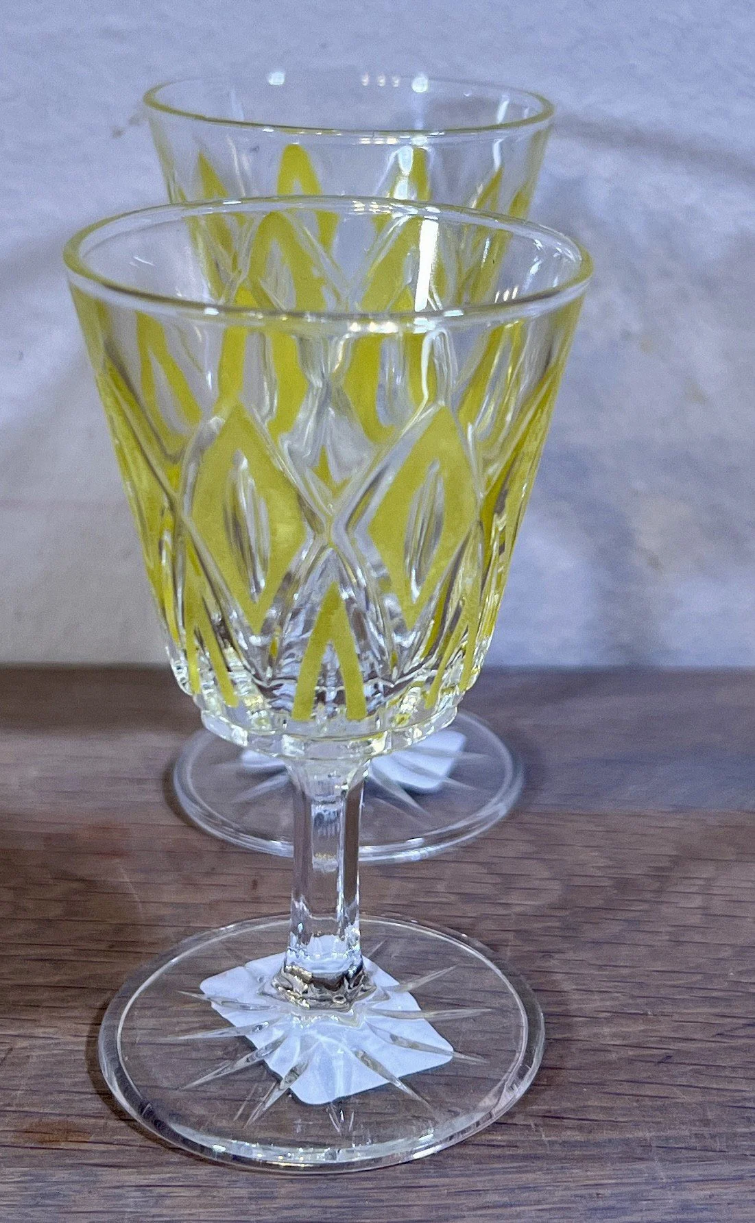 Glas / Likeurglas op voet – VMC Reims (Verreries Mècaniques Champenoises) – Harlequin in geel