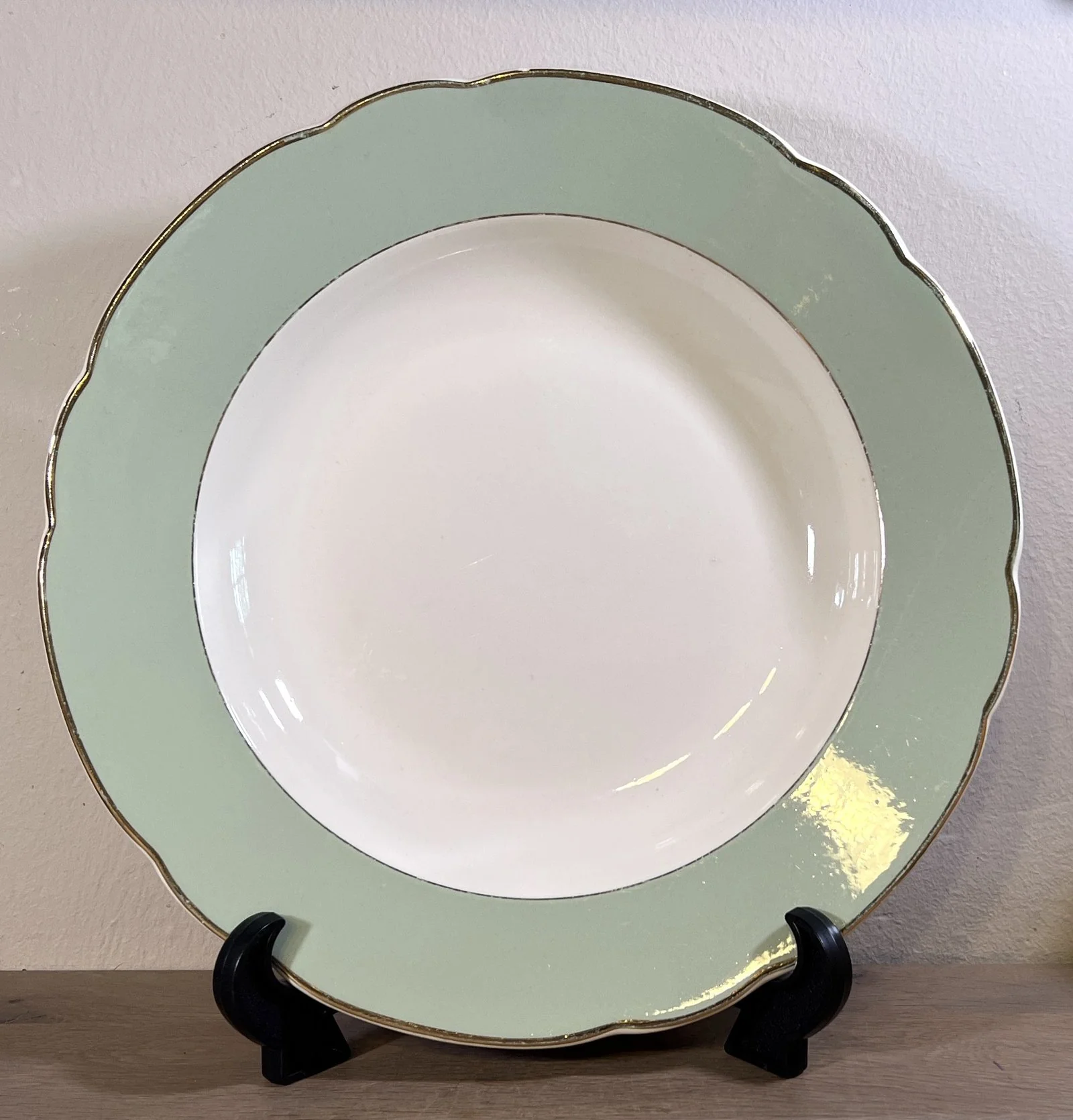 Bord / Pannekoekbord – groter, rond, model – Villeroy & Boch (made in France-Saar) – model Rhône – décor in wit/crème