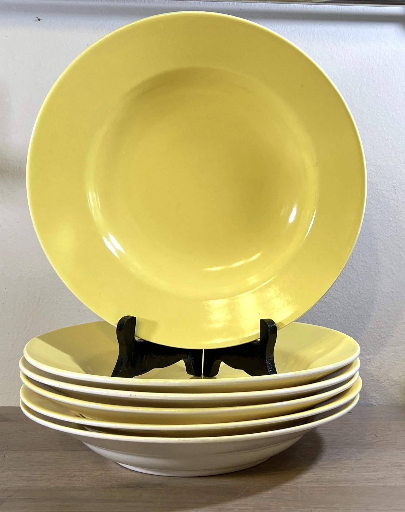 Diep bord / Soepbord / Pastabord – Granit (Hungary) – décor met voorzijde in pastelgeel