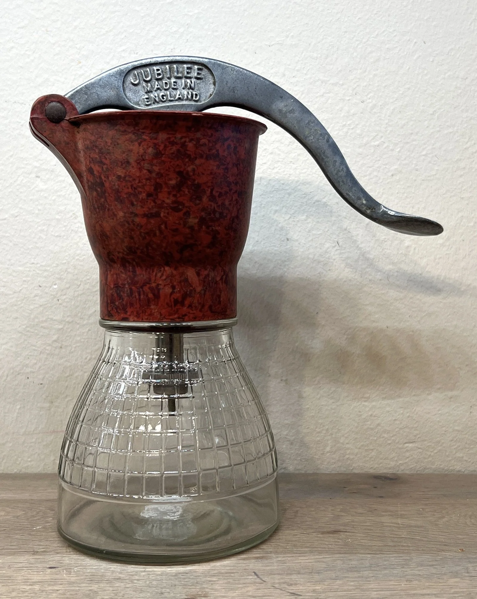Cream Maker / Clotted Cream Maker – Jubilee Model – donkerrood gemelleerd bakelieten bovenstuk