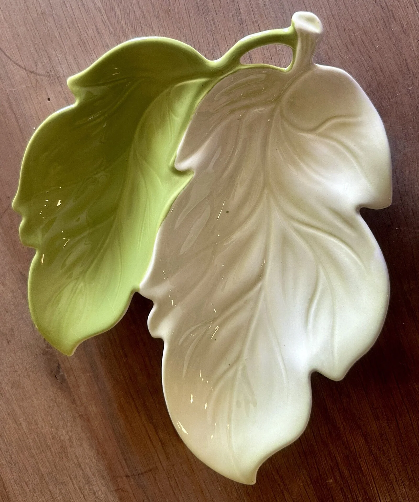 Bonbonschaal / Koekjesschaal – Carlton Ware – uitgevoerd in twee kleuren, half groen, half crème