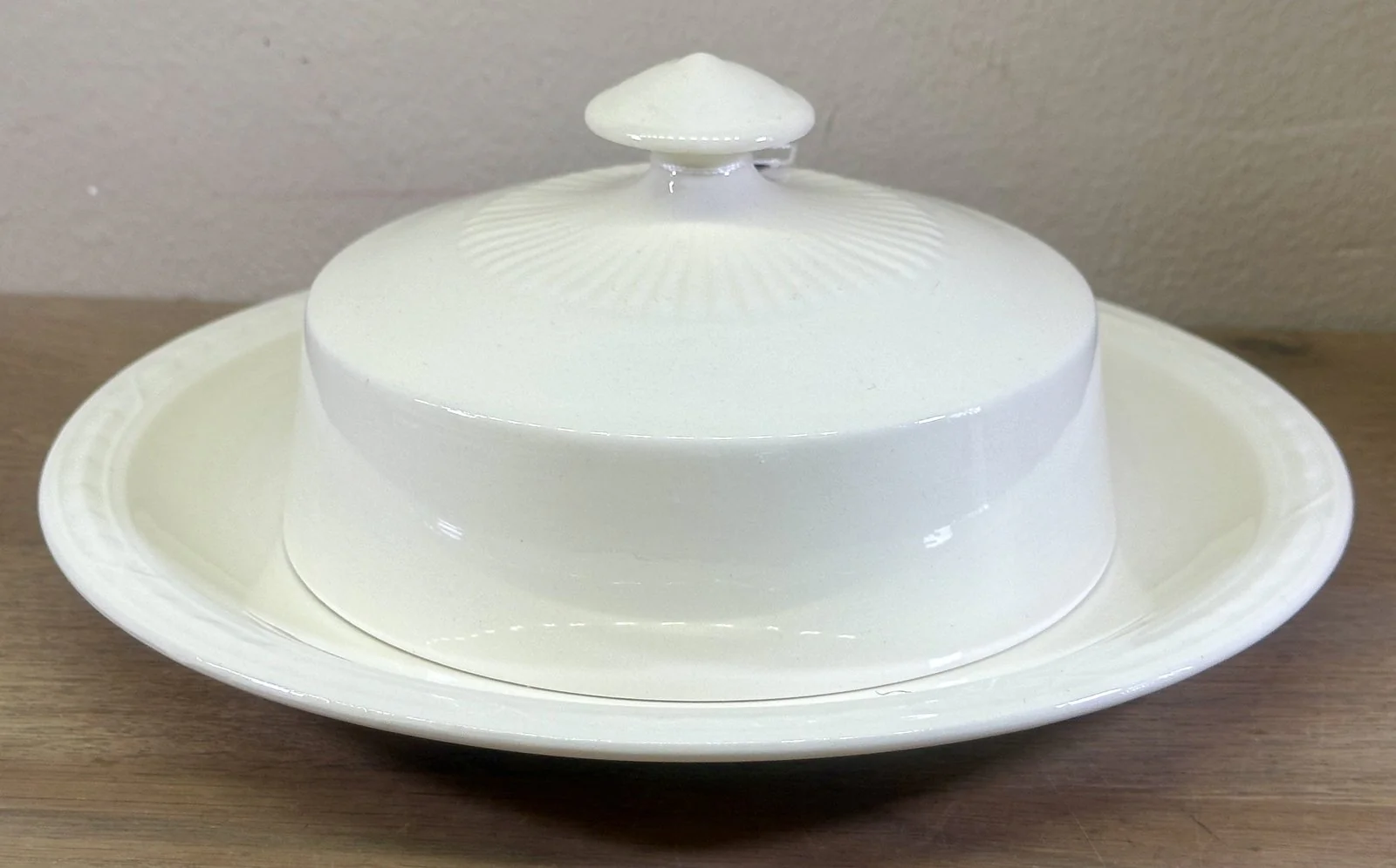 Botervloot – Royal Sphinx – model RECAMIER uitgevoerd in crème kleur