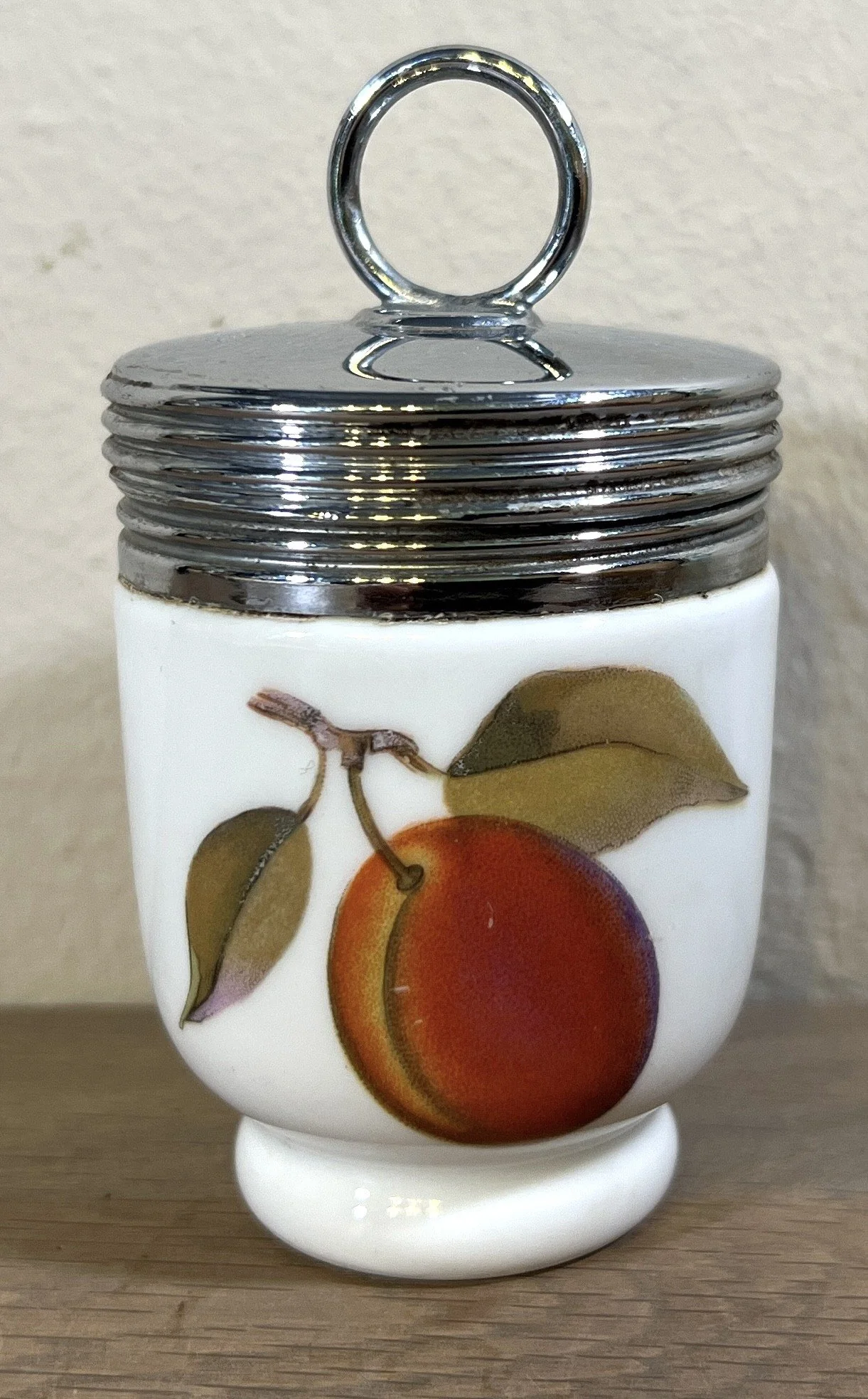 Egg Coddler – Royal Worcester – décor EVESHAM met décor van pruim en bramen – ouder stempel Egg Coddler – Royal Worcester – décor EVESHAM met décor van pruim en bramen – ouder stempel