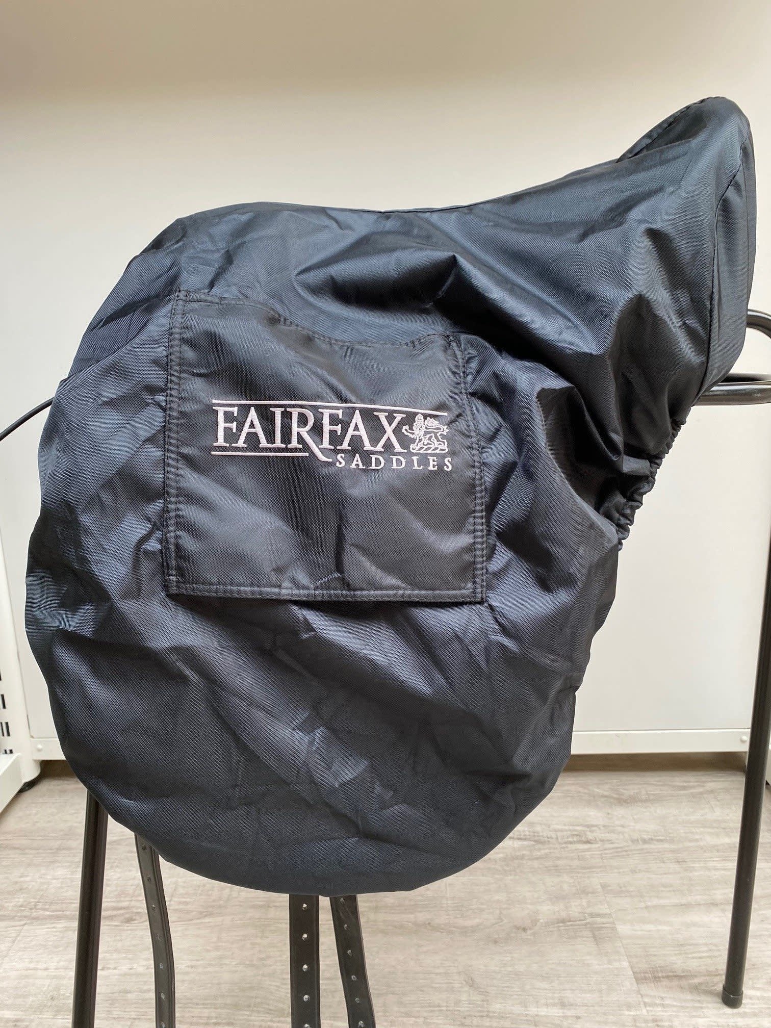 Fairfax Zadelhoes, Zwart