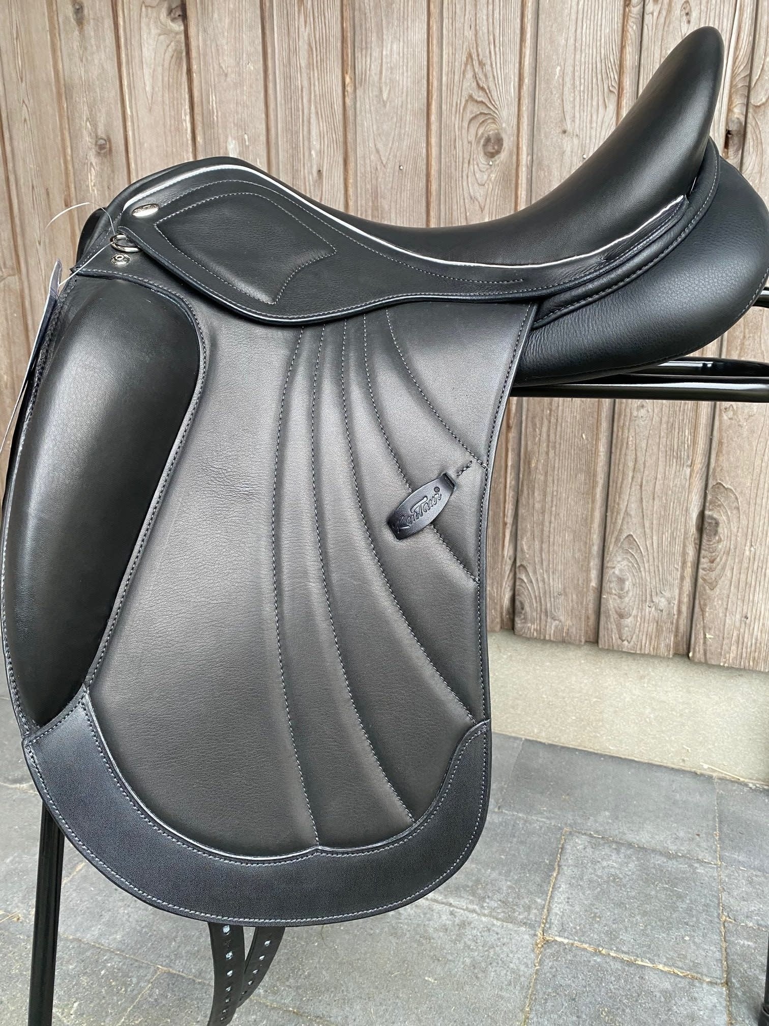 Kentaur Ithaka AP Monoflap Dressuur, Zwart met wit biesje