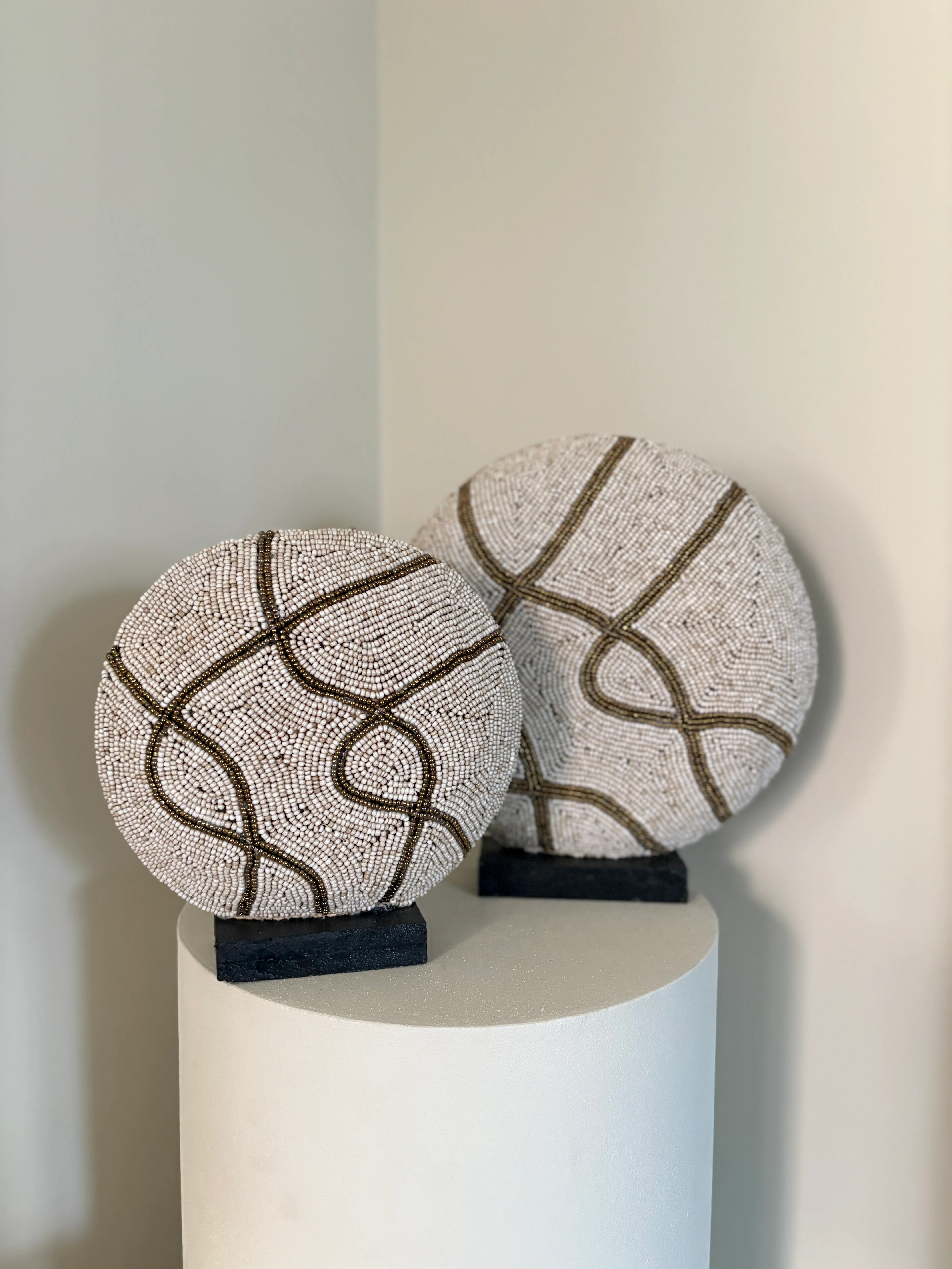 Kralenornamenten | Set van twee | Vakkenkastdecoratie | Beige goud | PRE ORDER