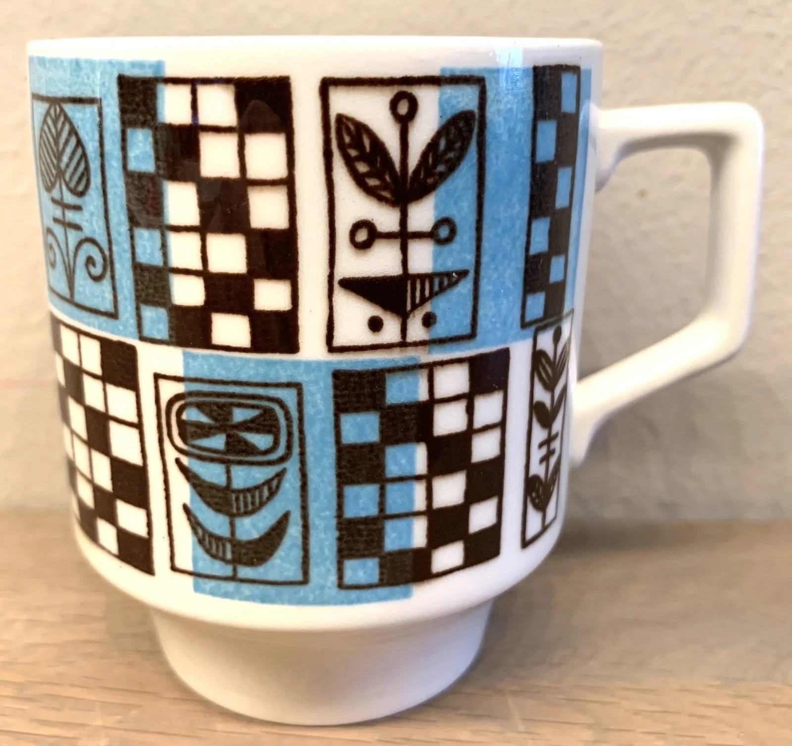 Koffiekopje zonder schotel – ongemerkt maar Royal Sphinx-Regout – model CHARMAINE naar ontwerp van Pierre Daems