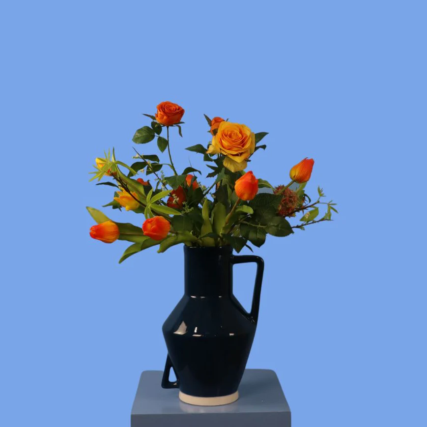 M – Wil | Return to Sender vaas met kunstbloemen | Medium