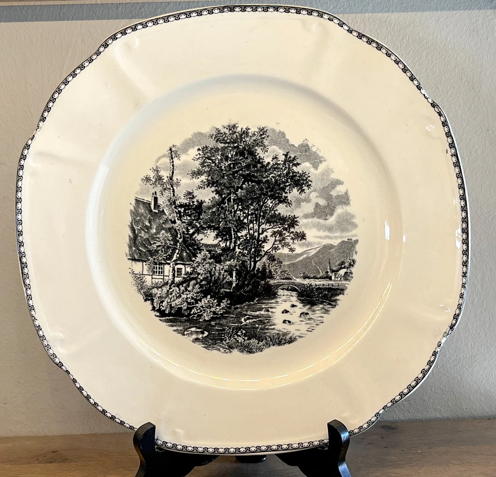 Bord / Schaal groot vierkant model – Societe Ceramique Maestricht – décor LANDSCHAP zwart / wit