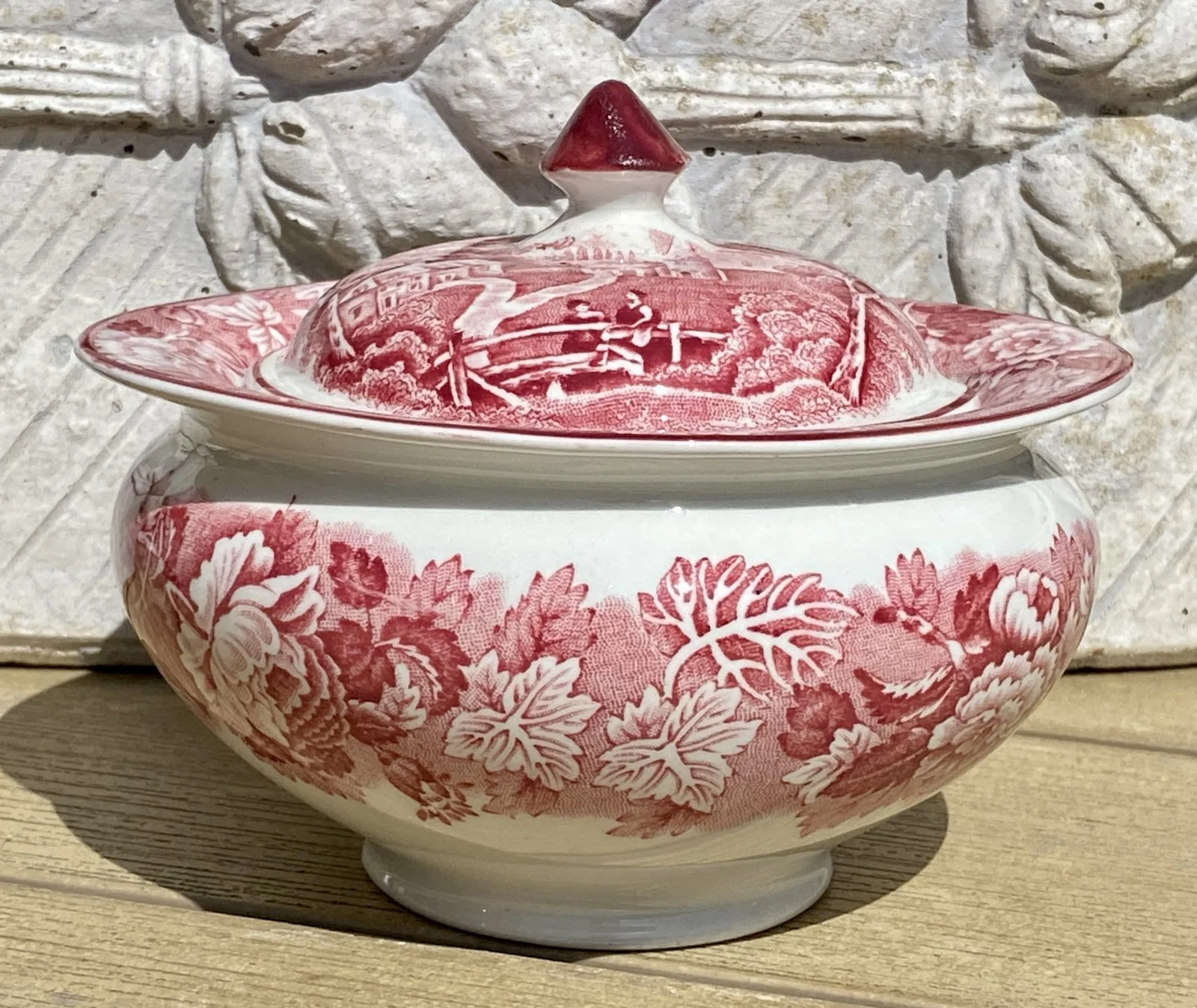 Suikerpot – Woods Ware – Wood & Sons – Enoch Woods – decor ENGLISH SCENERY rood Suikerpot – Woods Ware – Wood & Sons – Enoch Woods – decor ENGLISH SCENERY rood