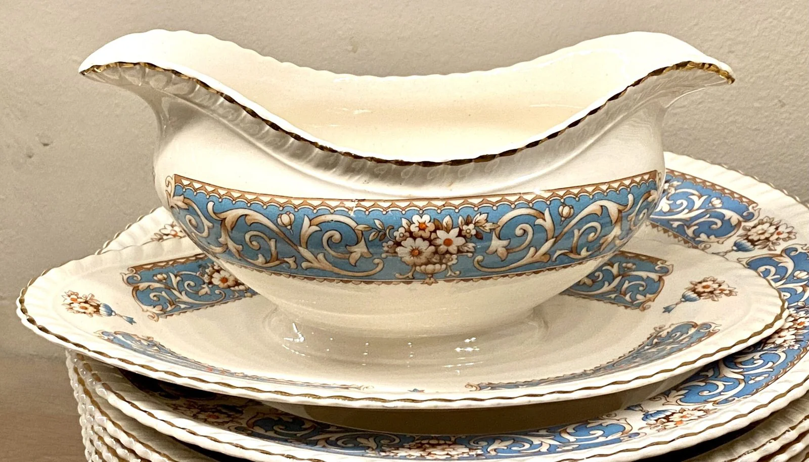 Juskom / saucière / gravy boat – Johnson Bros (Johnson Brothers) – décor HAMPTON Juskom / saucière / gravy boat – Johnson Bros (Johnson Brothers) – décor HAMPTON