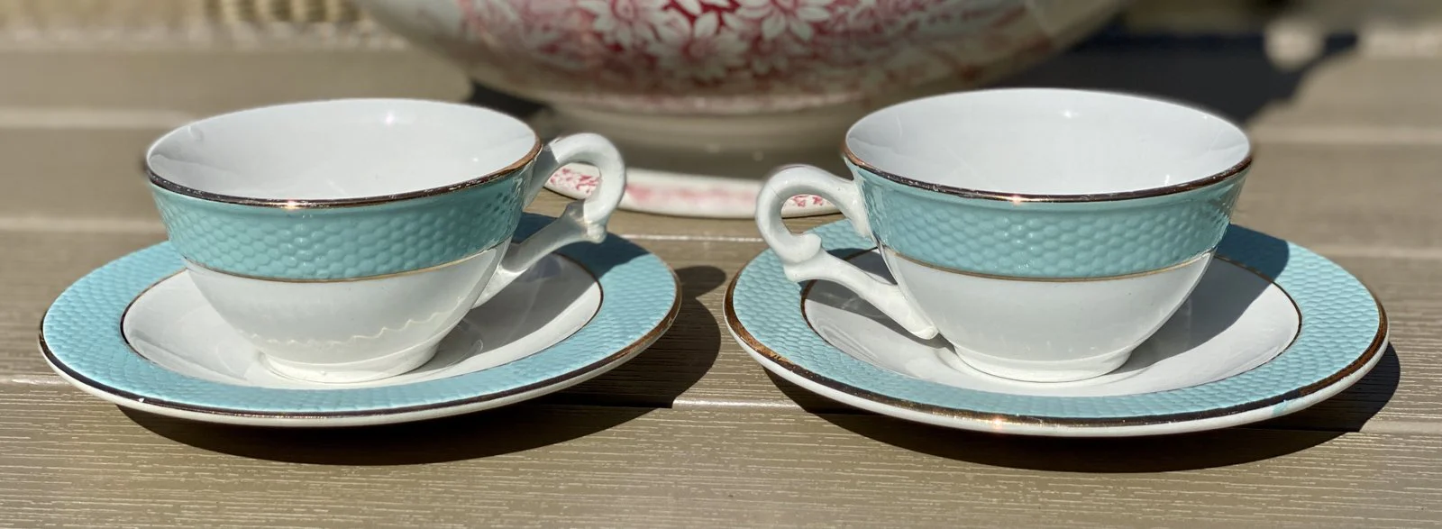 Kop en schotel – St. Amandinoise – Poreylor – mintgroen en wit – met goudkleurig biesje