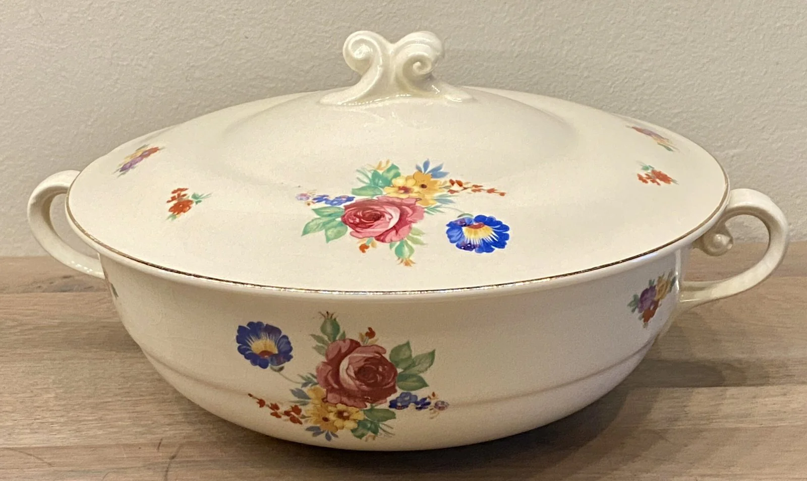 Dekschaal / terrine – ongemerkt maar Petrus Regout – décor 3262 D / 3262D (PIOENROOS)