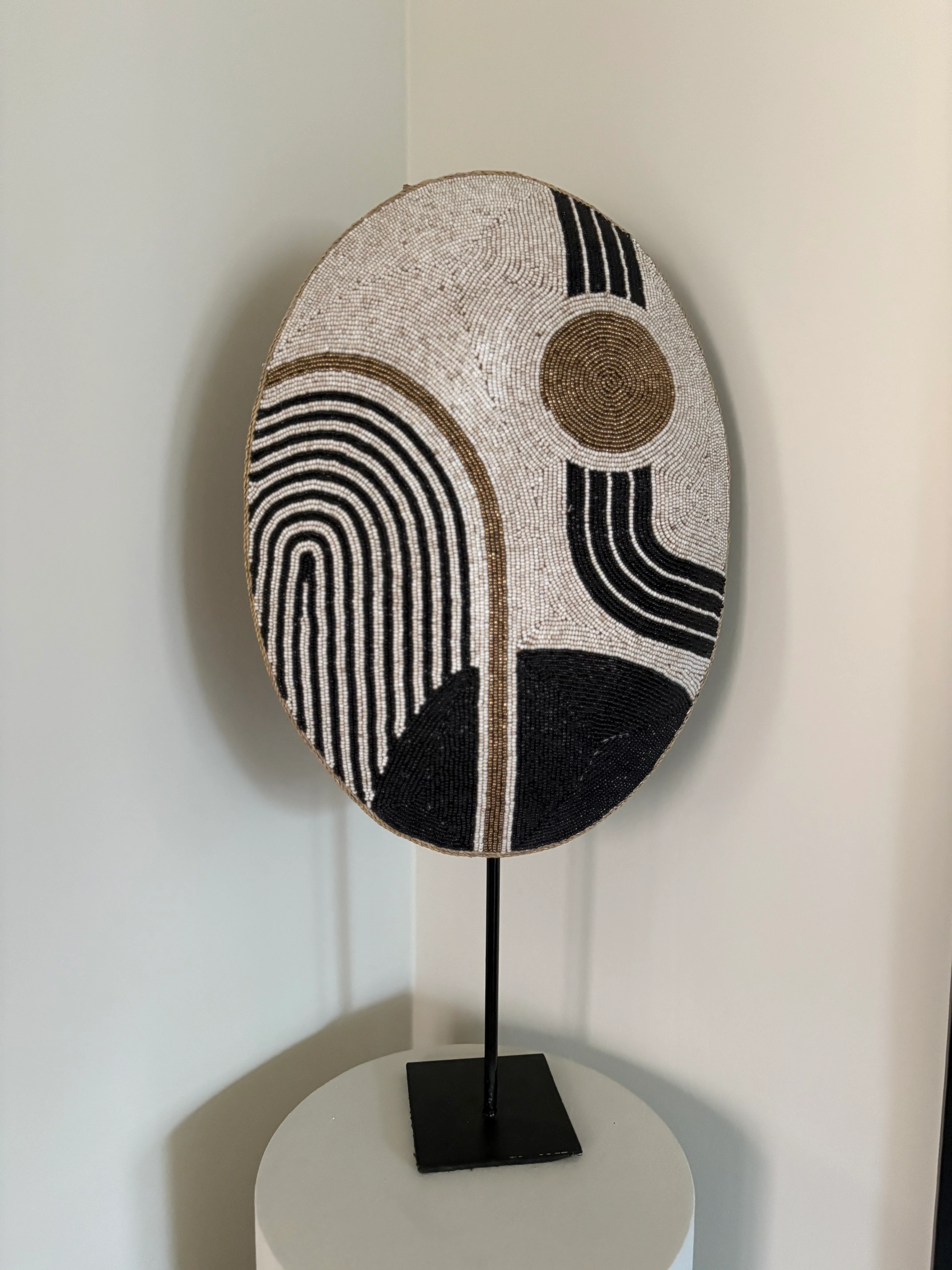 Kralenschild | Handgemaakt | Ornament zwart/beige/goud | 70cm hoog | PRE ORDER