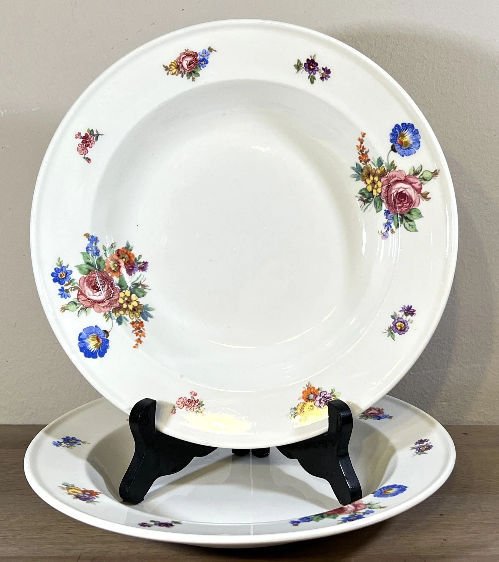 Soepbord / Diep bord / Pastabord – Royal Sphinx – décor van paars/roze/blauwe bloemetjes (BOUDEWIJN)