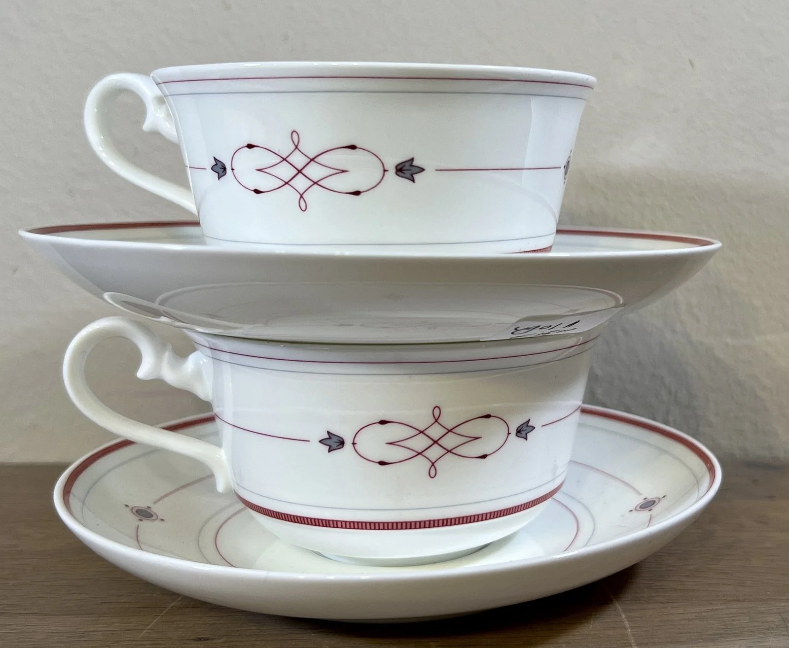 Kop en schotel – waarschijnlijk voor thee – Villeroy & Boch/Heinrich – porselein servies gemaakt tussen 1980 en 2005 – décor ARAGON Kop en schotel – waarschijnlijk voor thee – Villeroy & Boch/Heinrich – porselein servies gemaakt tussen 1980 en 2005 – décor ARAGON