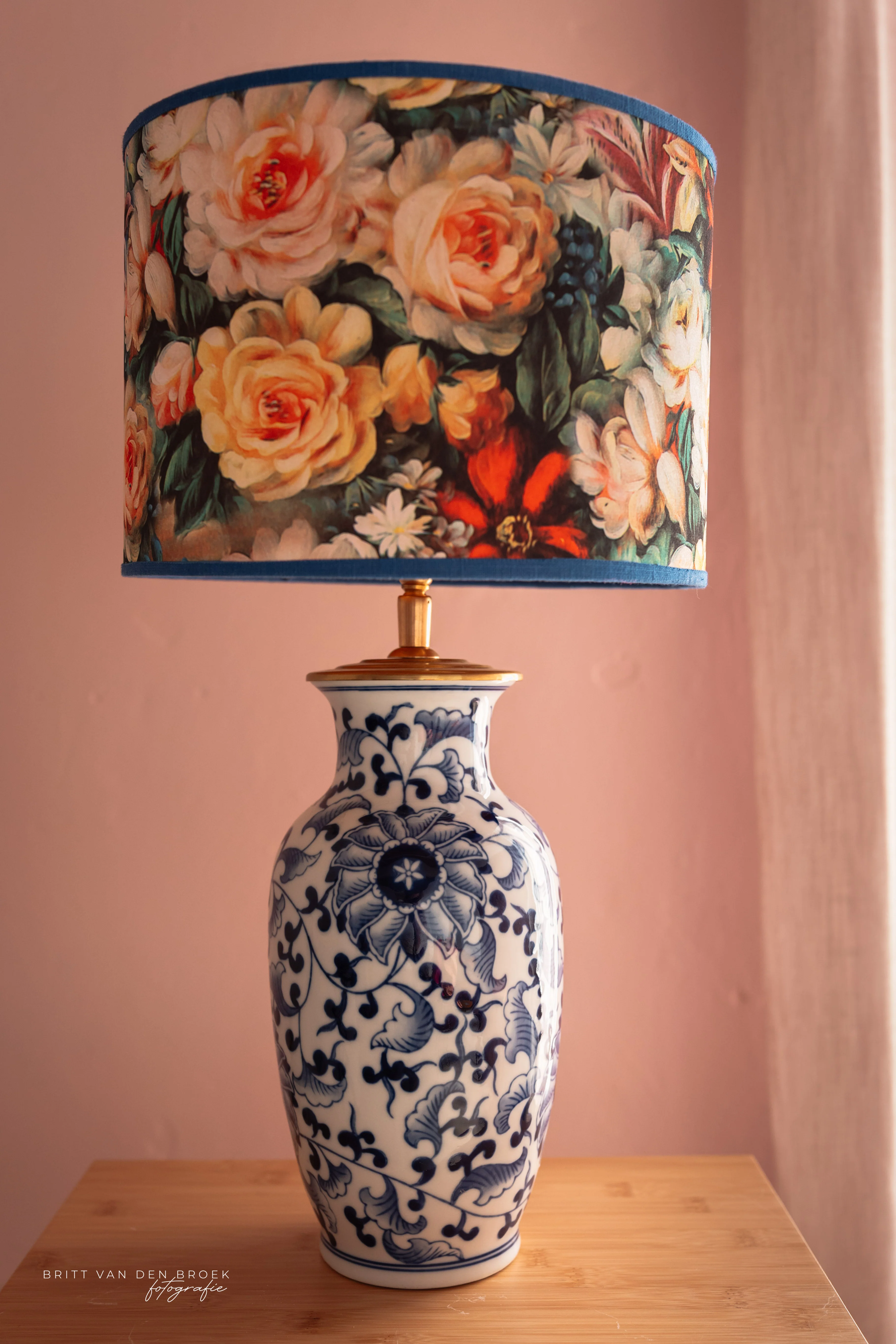 Blauw met witte lampenvoet