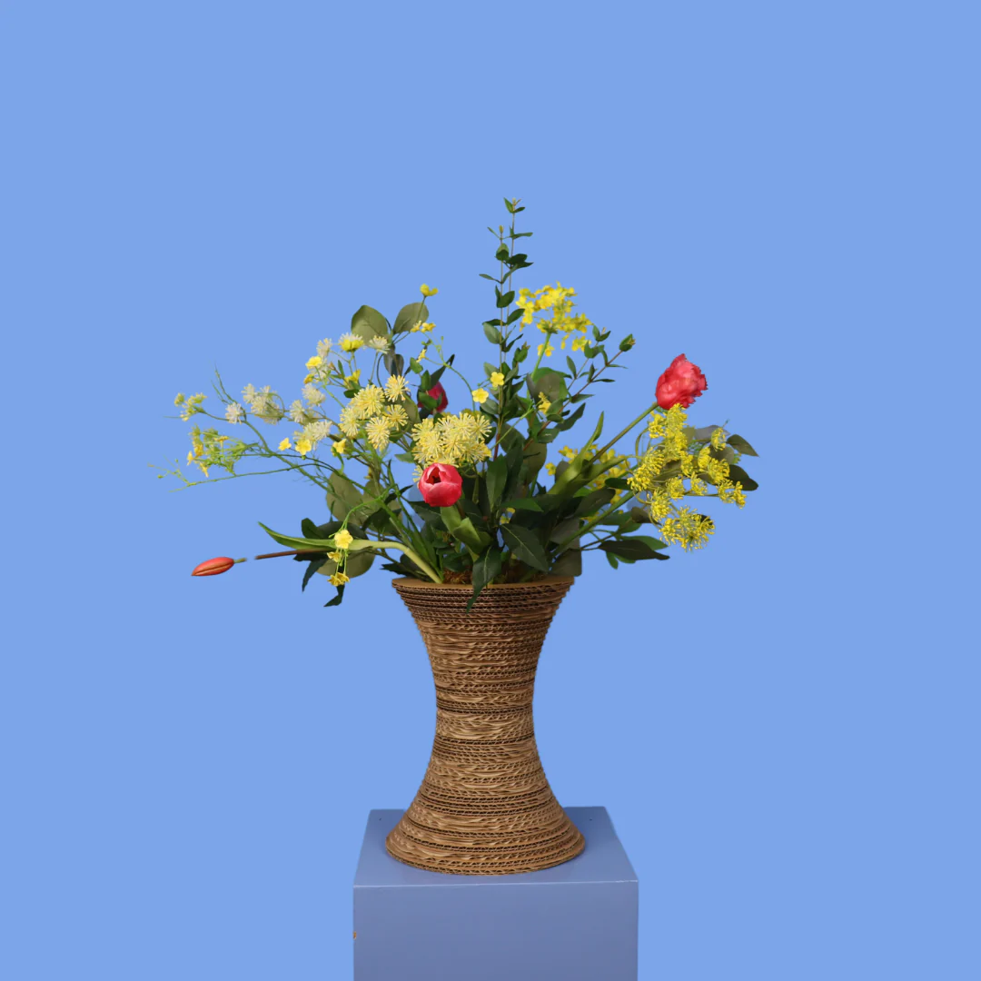 L – Femme | Kartent kartonnen vaas met kunstbloemen | Large