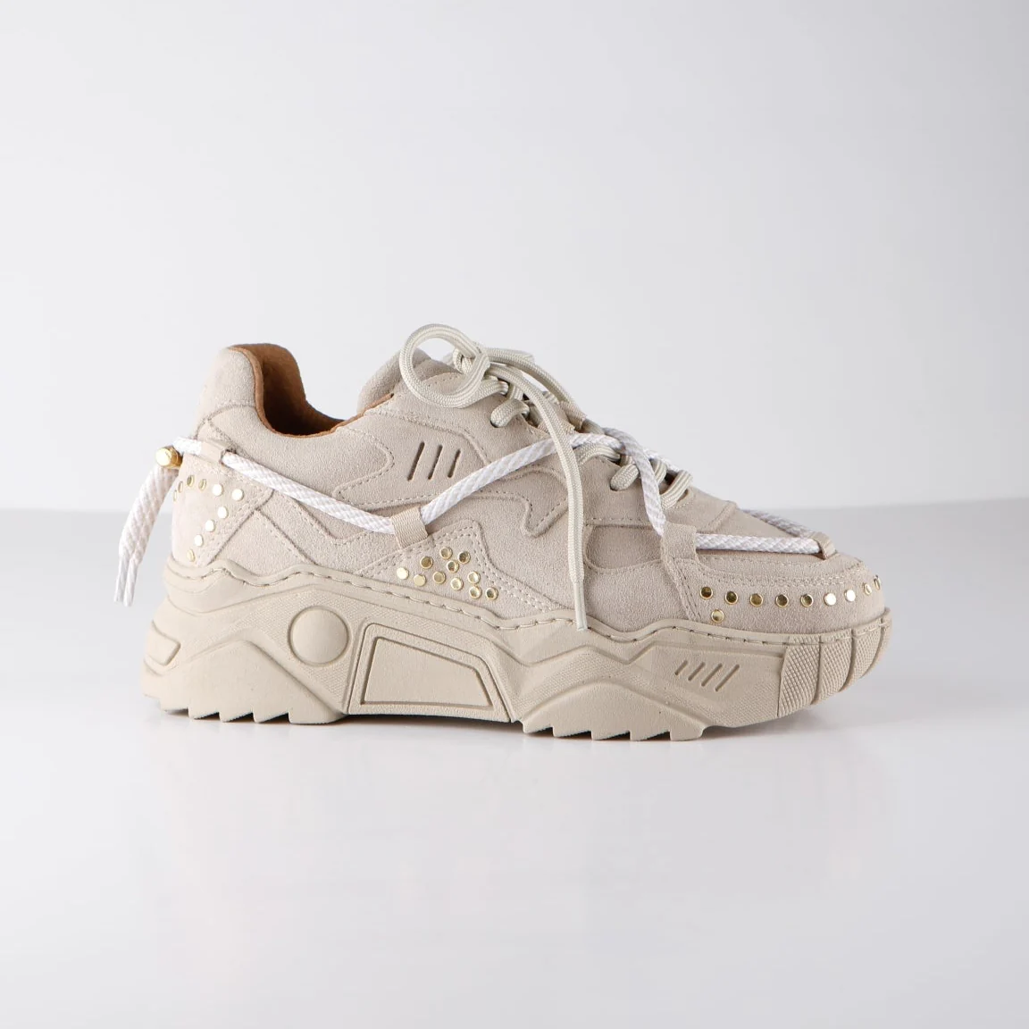 Sneaker Jupiter Studs Sand