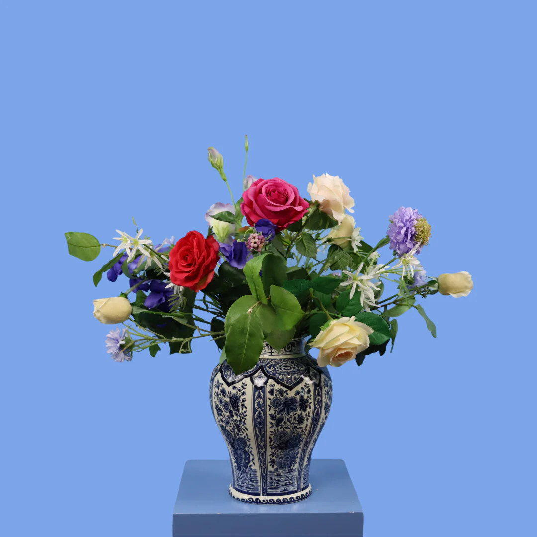 L – Melissa | Vintage Delfts blauwe vaas met kunstbloemen | Large