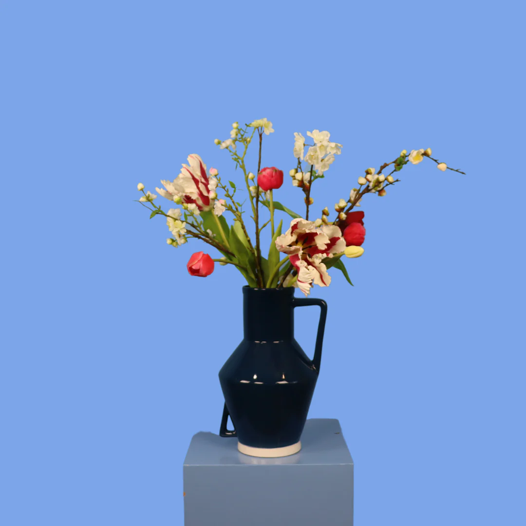 L – Roxanne | Return to Sender vaas met kunstbloemen | Large L – Roxanne | Return to Sender vaas met kunstbloemen | Large