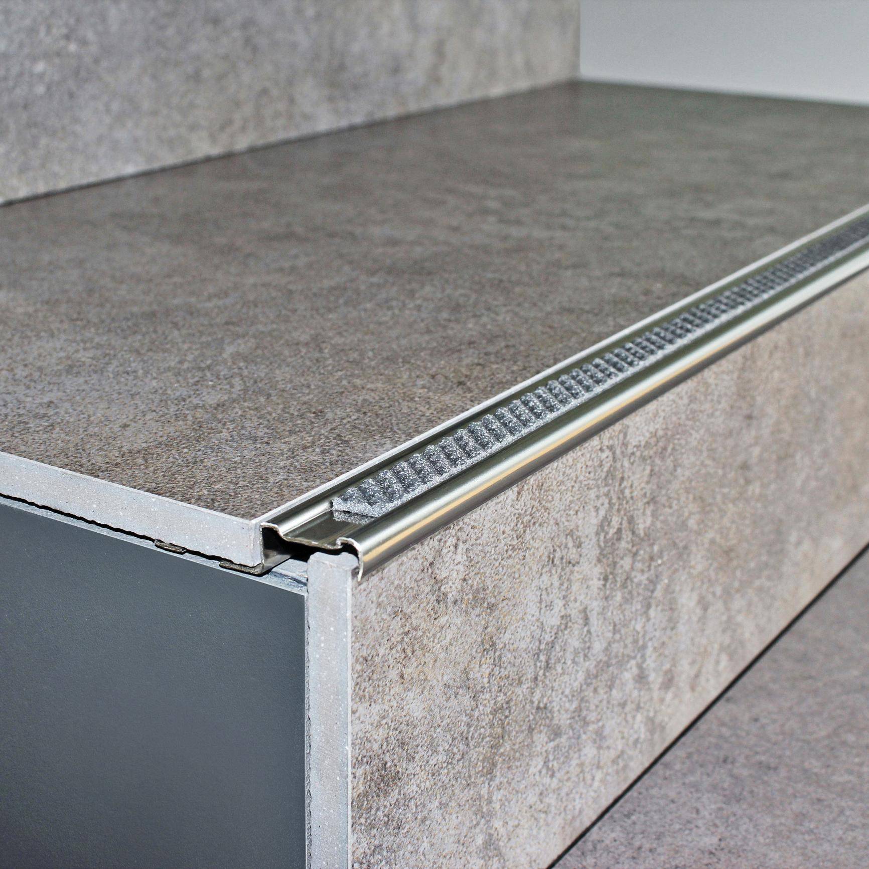 DURAL traptredeprofiel met inzetstuk 13 mm DIAMONDSTEP RVS (V2A/304) antraciet 11mm 250cm DURAL traptredeprofiel met inzetstuk 13 mm DIAMONDSTEP RVS (V2A/304) antraciet 11mm 250cm