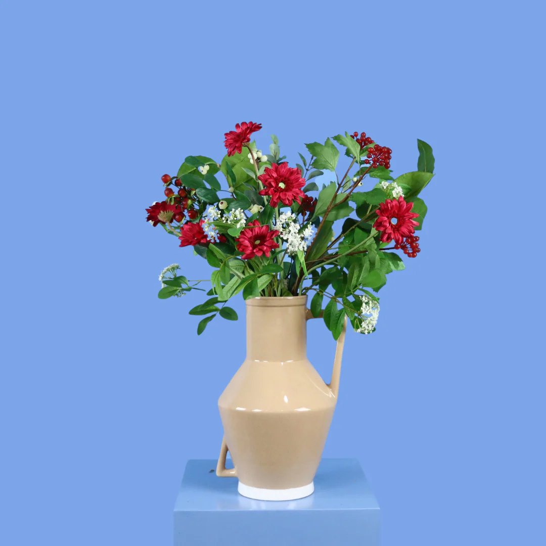 M – Malika | Return to Sender vaas met kunstbloemen | Medium M – Malika | Return to Sender vaas met kunstbloemen | Medium